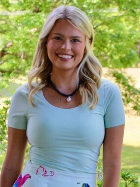 Women’s Scoop Neck Short Sleeve Top in Light Blue
